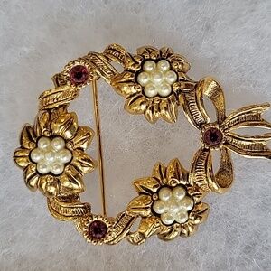 Vintage Avon Christmas Wreath Pin